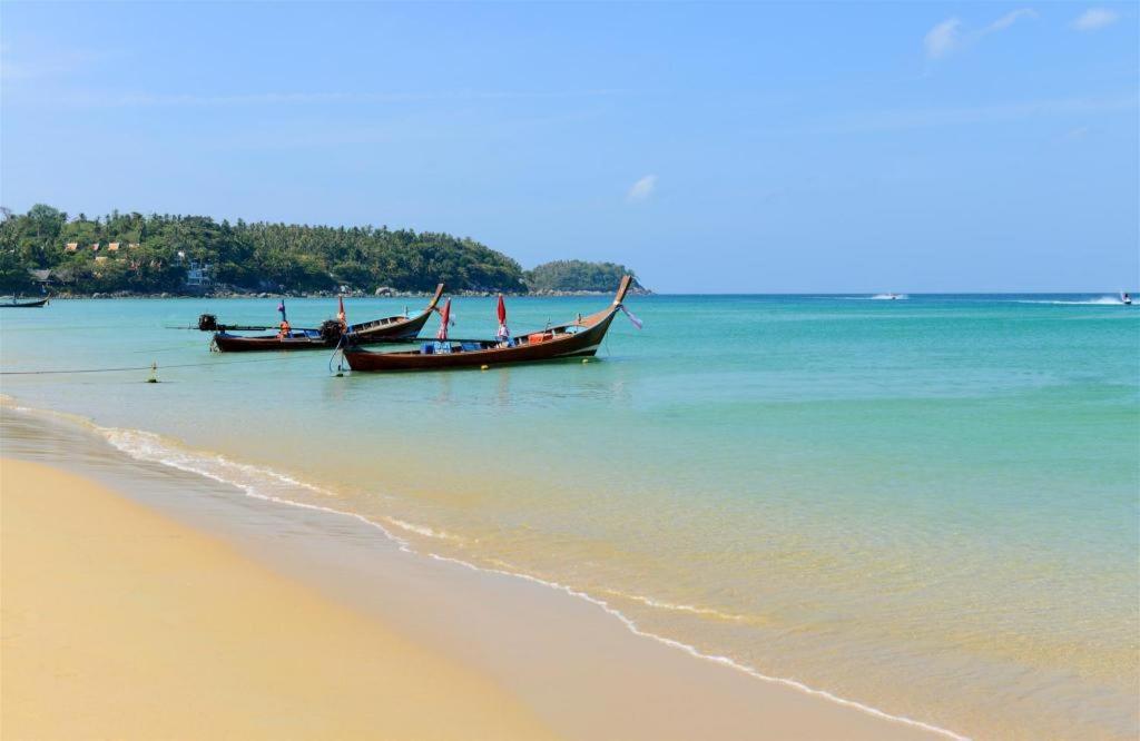 Triple Rund Place Hotel Patong Buitenkant foto