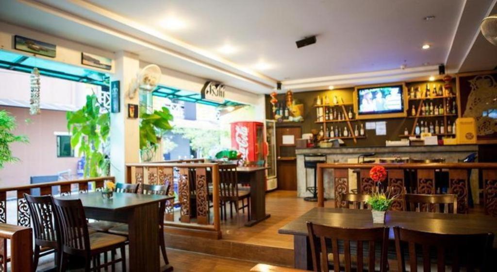Triple Rund Place Hotel Patong Buitenkant foto