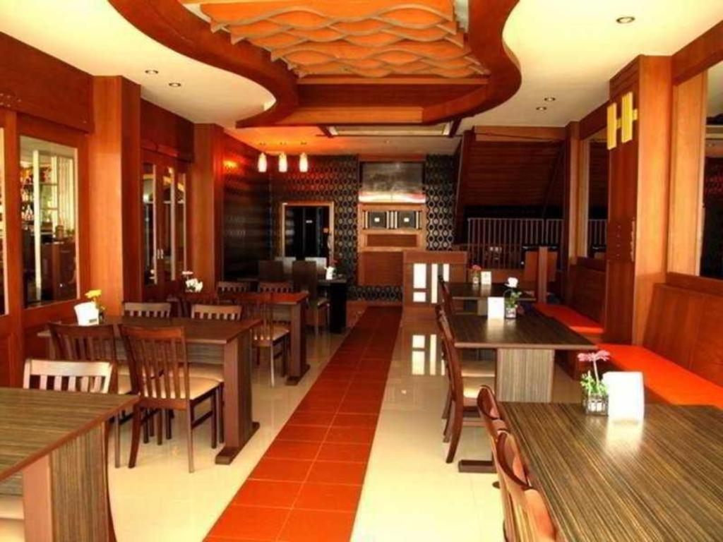 Triple Rund Place Hotel Patong Buitenkant foto