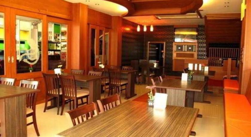 Triple Rund Place Hotel Patong Buitenkant foto