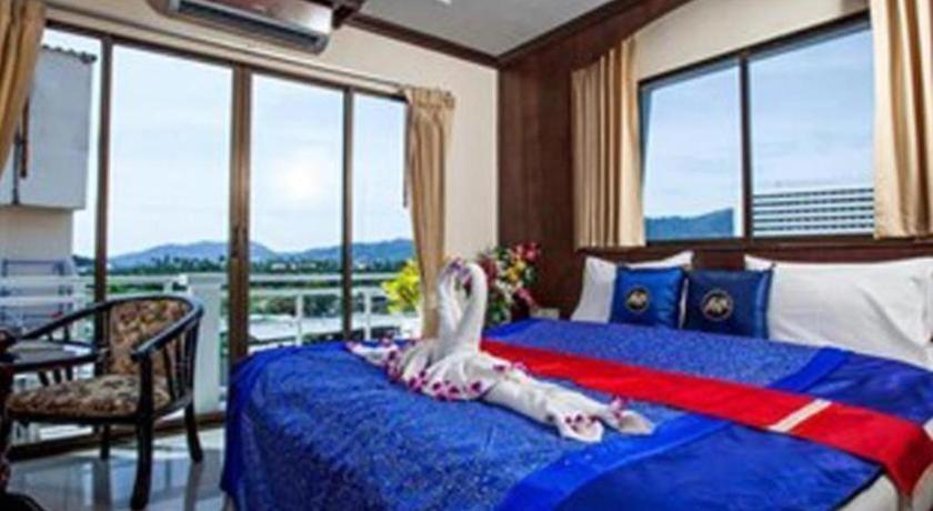 Triple Rund Place Hotel Patong Buitenkant foto