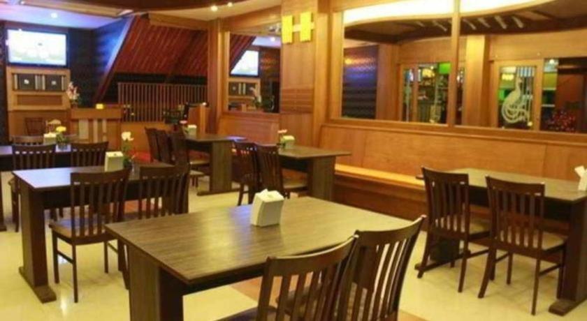 Triple Rund Place Hotel Patong Buitenkant foto