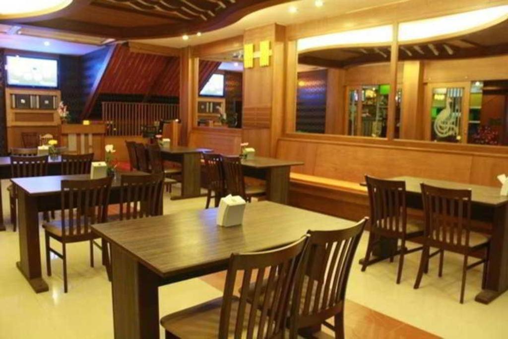 Triple Rund Place Hotel Patong Buitenkant foto