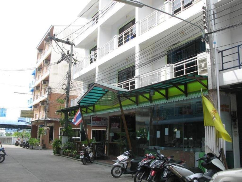 Triple Rund Place Hotel Patong Buitenkant foto