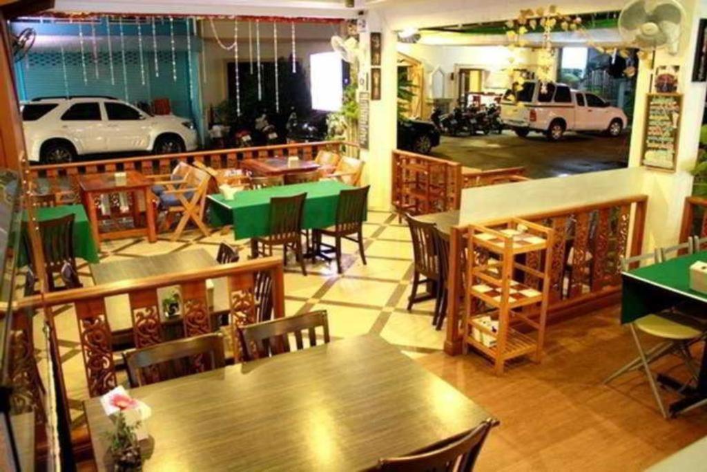 Triple Rund Place Hotel Patong Buitenkant foto